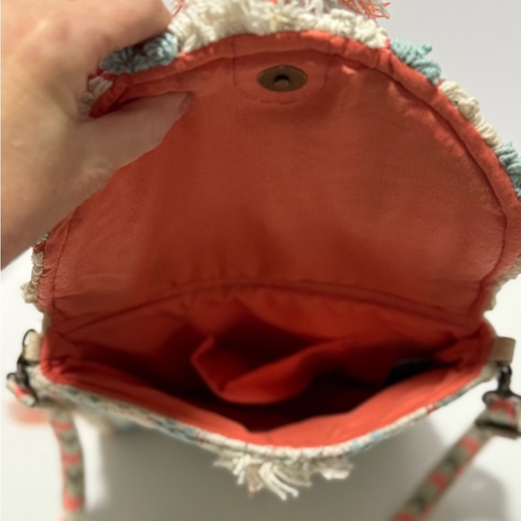 chloe & lex Crossbody Bag. - Picture 3 of 10